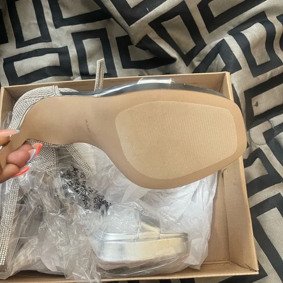 Steve Madden Womens Kisha Silver Ankle Strap Heels Size 9.5 - Picture 4 of 5